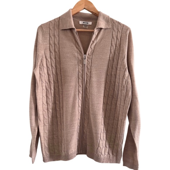 ALIA SWEATER SIZE MEDIUM - Picture 1 of 10